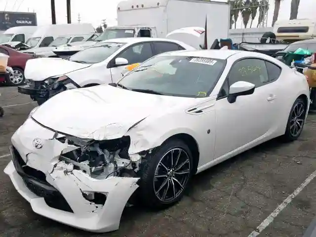 JF1ZNAE19J8700110 2018 TOYOTA 86 GT-1