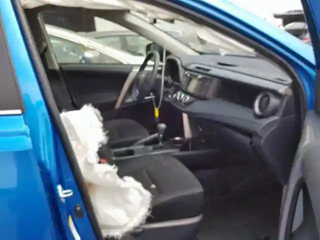 JTMZFREV5JJ743604 2018 TOYOTA RAV4 LE-4