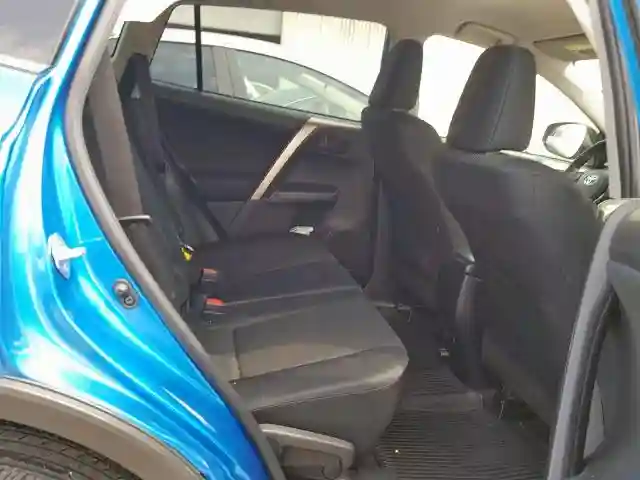 JTMZFREV5JJ743604 2018 TOYOTA RAV4 LE-5