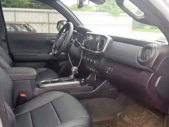 3TMCZ5AN1JM180484 2018 TOYOTA TACOMA DOUBLE CAB-4