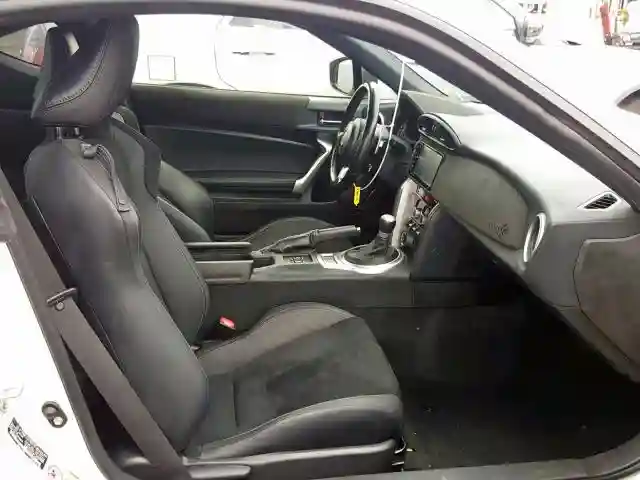 JF1ZNAE19J8700110 2018 TOYOTA 86 GT-4