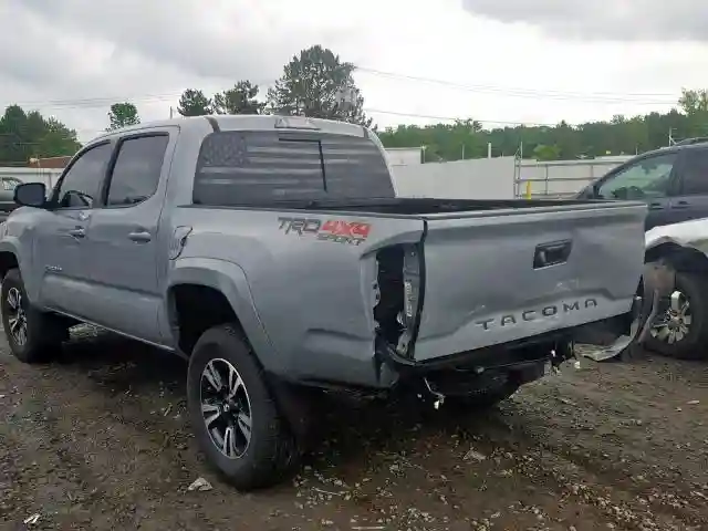 3TMCZ5AN1JM180484 2018 TOYOTA TACOMA DOUBLE CAB-2