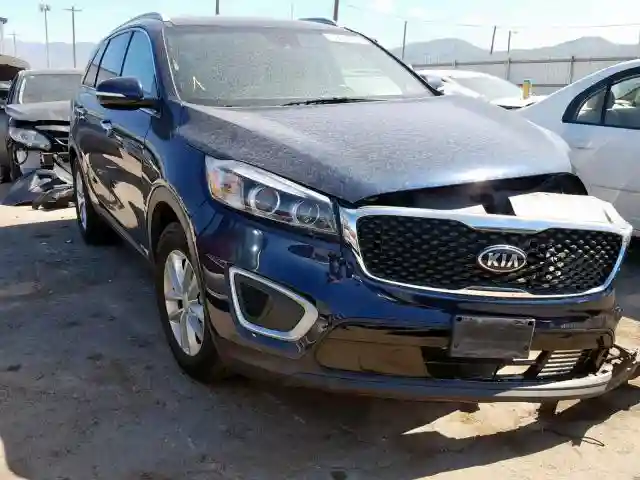 5XYPGDA50JG401328 2018 KIA SORENTO LX-0
