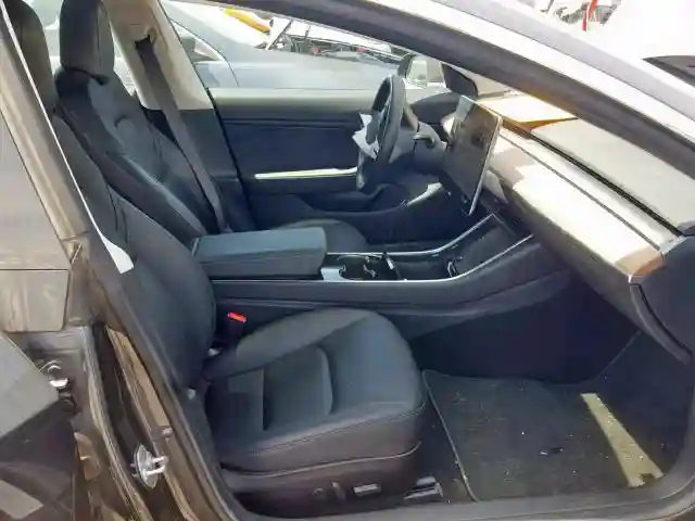 5YJ3E1EA2JF012692 2018 TESLA MODEL 3-4