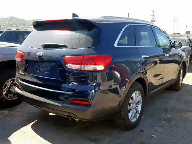 5XYPGDA50JG401328 2018 KIA SORENTO LX-3