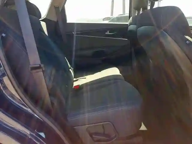 5XYPGDA50JG401328 2018 KIA SORENTO LX-5