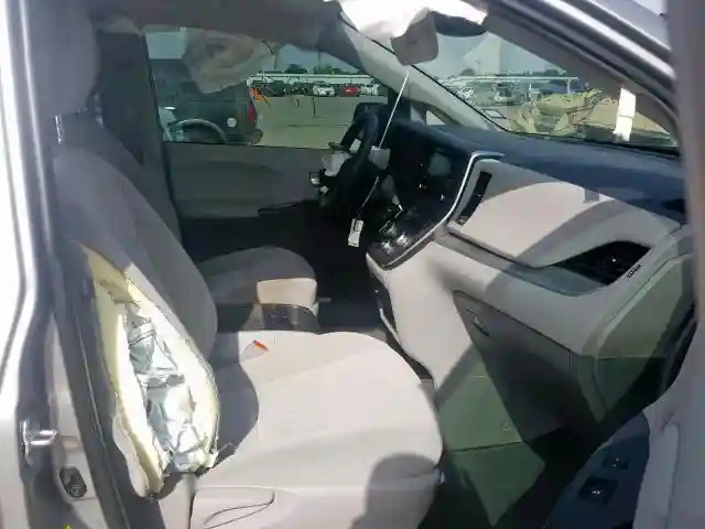 5TDKZ3DCXJS926604 2018 TOYOTA SIENNA LE-4