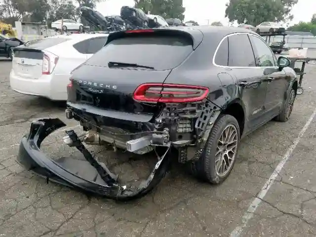 WP1AB2A57JLB32188 2018 PORSCHE MACAN S-3