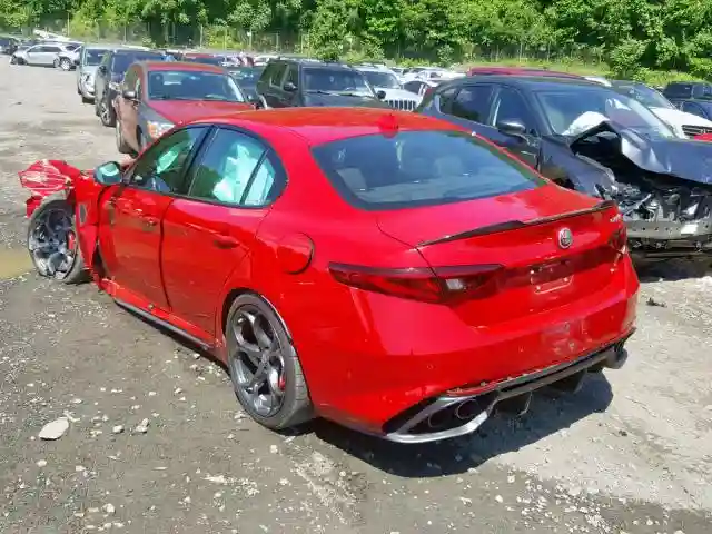 ZARFAEAV6H7551038 2017 ALFA ROMEO GIULIA QUADRIFOGLIO-2