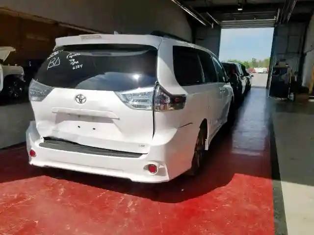 5TDXZ3DC0KS978587 2019 TOYOTA SIENNA SE-3