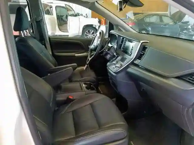 5TDXZ3DC0KS978587 2019 TOYOTA SIENNA SE-4