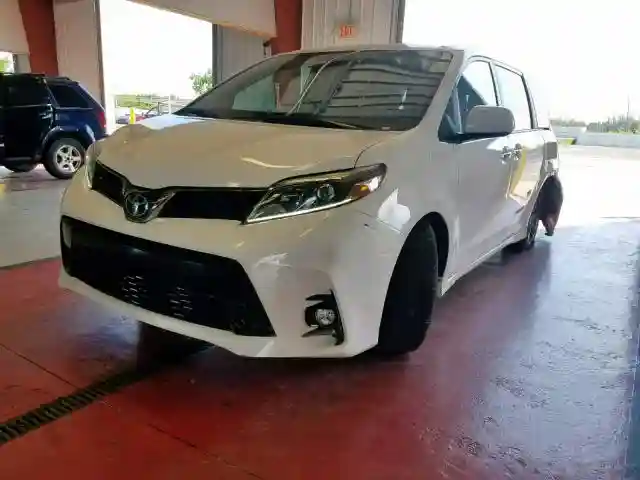 5TDXZ3DC0KS978587 2019 TOYOTA SIENNA SE-1