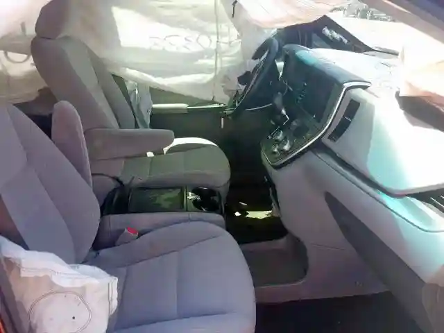 5TDKZ3DCXHS771319 2017 TOYOTA SIENNA LE-4