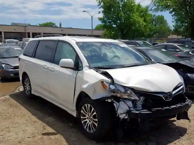 5TDYZ3DC2JS957050 2018 TOYOTA SIENNA XLE-0