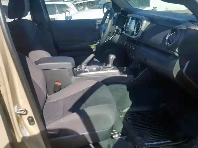 3TMAZ5CN9JM061876 2018 TOYOTA TACOMA DOUBLE CAB-4