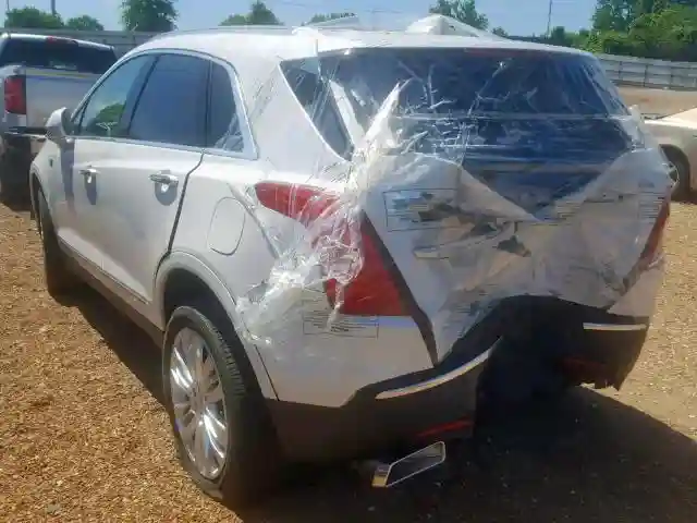 1GYKNCRS8HZ137155 2017 CADILLAC XT5 PREMIUM LUXURY-2