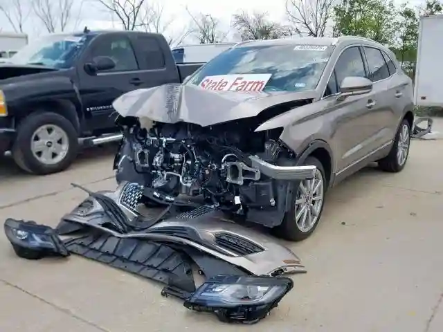 5LMCJ3C96KUL23169 2019 LINCOLN MKC RESERVE-1