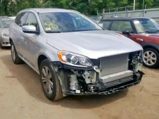 YV440MRU5H2021079 2017 VOLVO XC60 T5-0