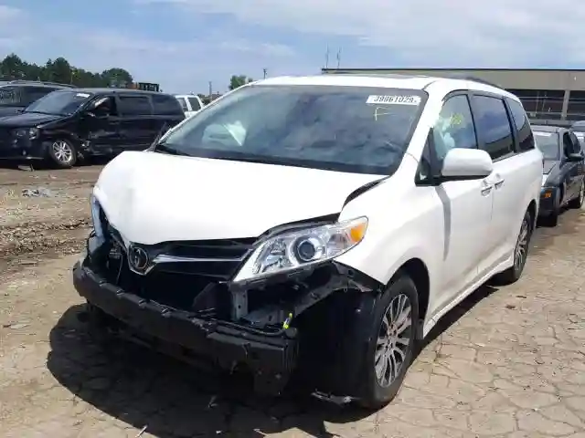 5TDYZ3DC2JS957050 2018 TOYOTA SIENNA XLE-1