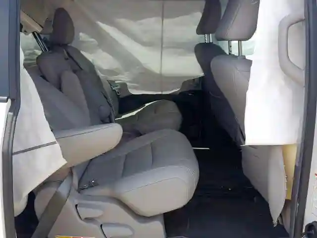 5TDYZ3DC2JS957050 2018 TOYOTA SIENNA XLE-5