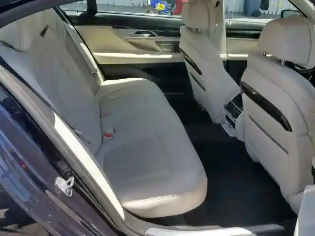 WBA7E2C53JG742269 2018 BMW 740 I-5
