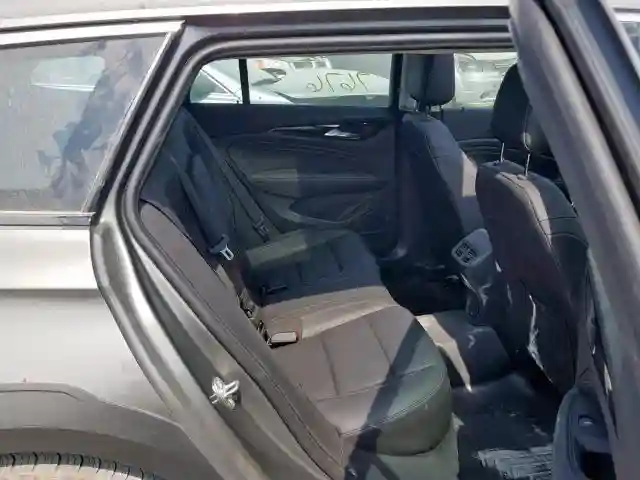 W04GV8SX1J1111395 2018 BUICK REGAL TOURX ESSENCE-5
