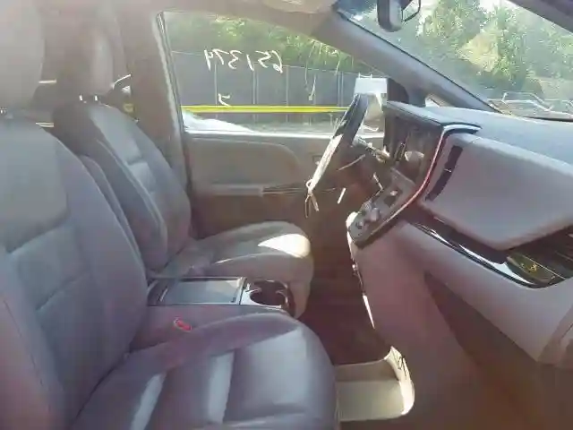 5TDYZ3DC8HS792339 2017 TOYOTA SIENNA XLE-4