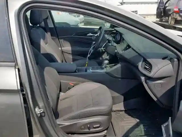 W04GV8SX1J1111395 2018 BUICK REGAL TOURX ESSENCE-4