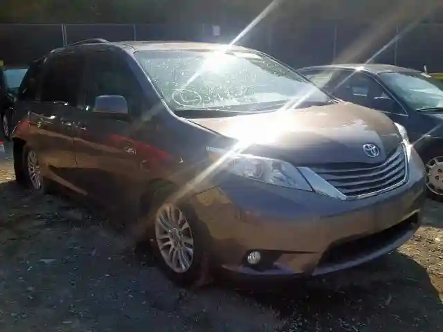 5TDYZ3DC8HS792339 2017 TOYOTA SIENNA XLE-0