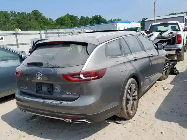 W04GV8SX1J1111395 2018 BUICK REGAL TOURX ESSENCE-3