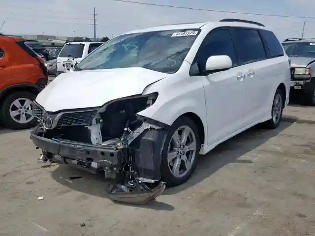 5TDXZ3DC5JS921316 2018 TOYOTA SIENNA SE-1