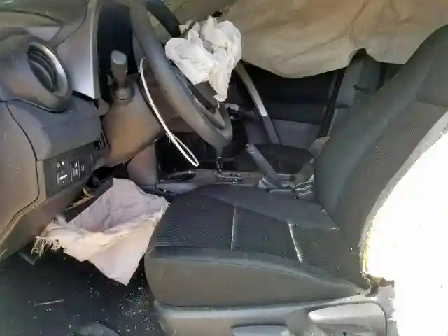 JTMZFREV9JJ748952 2018 TOYOTA RAV4 LE-4