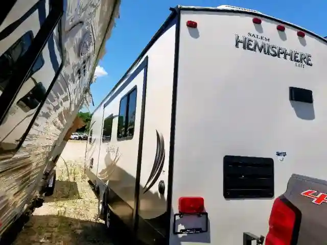 4X4TSBD28HU080189 2017 WILDWOOD HEMISPHERE-2