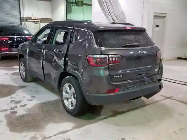 3C4NJDBBXJT177023 2018 JEEP COMPASS LATITUDE-2