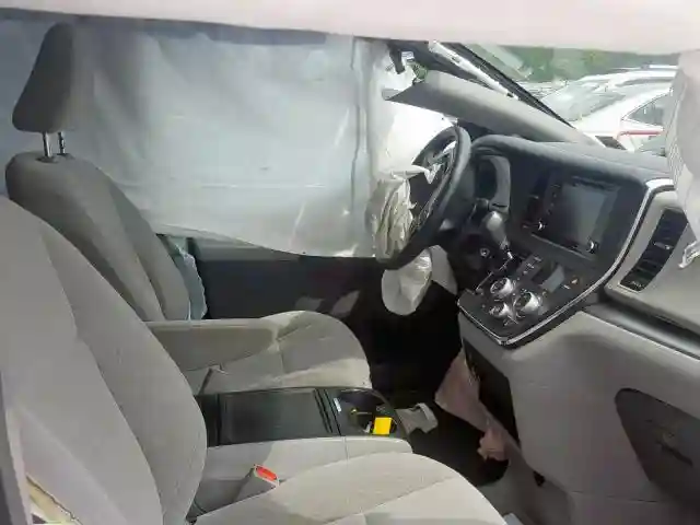 5TDKZ3DC3JS913516 2018 TOYOTA SIENNA LE-4