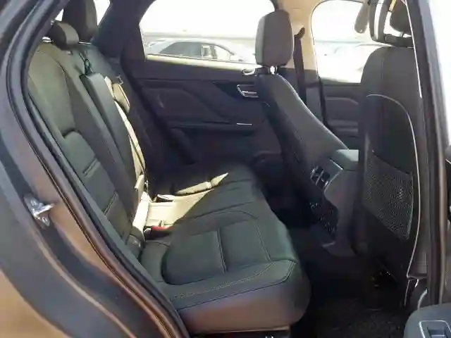 SADCK2GX9KA360939 2019 JAGUAR F-PACE PRESTIGE-5