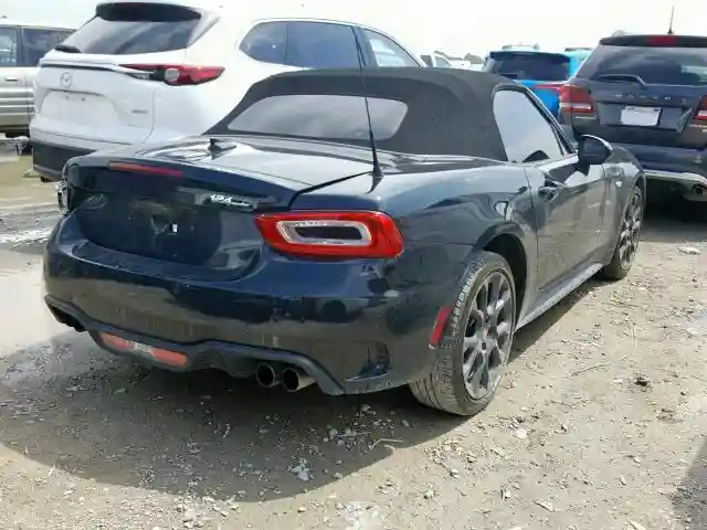 JC1NFAEK3H0120579 2017 FIAT 124 SPIDER CLASSICA-3