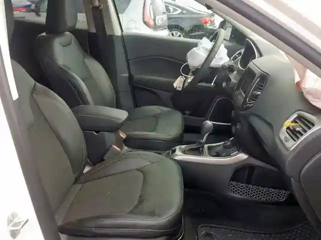 3C4NJDBB8JT207166 2018 JEEP COMPASS LATITUDE-4
