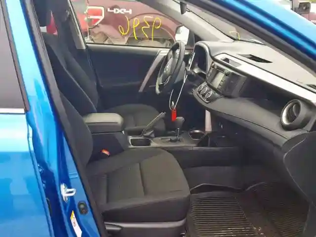 JTMZFREV6JJ198755 2018 TOYOTA RAV4 LE-4