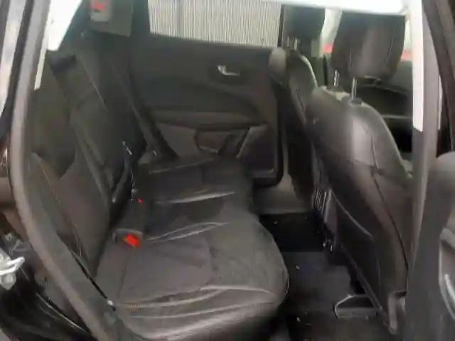 3C4NJDBB6JT398487 2018 JEEP COMPASS LATITUDE-5