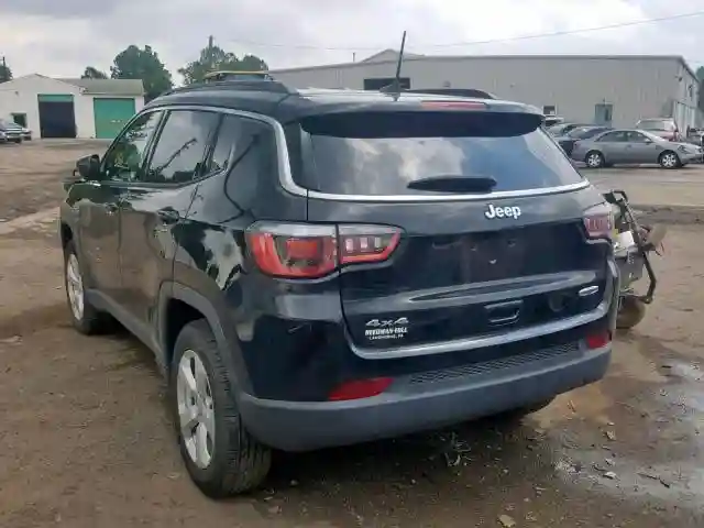 3C4NJDBB6JT398487 2018 JEEP COMPASS LATITUDE-2