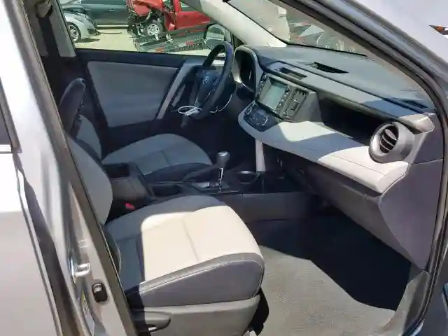 2T3DFREV9JW847959 2018 TOYOTA RAV4 LIMITED-4