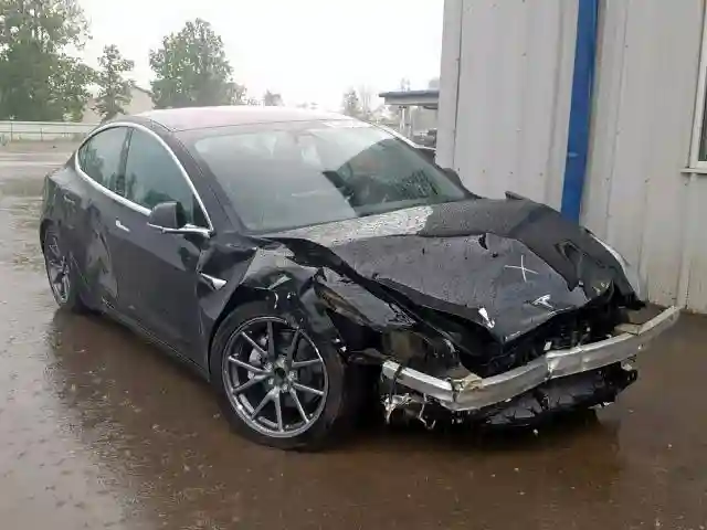 5YJ3E1EAXJF152165 2018 TESLA MODEL 3-0