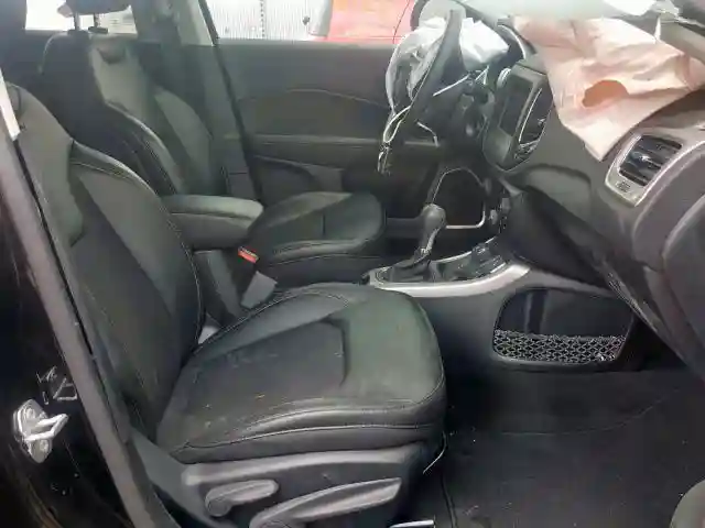 3C4NJDBB6JT398487 2018 JEEP COMPASS LATITUDE-4