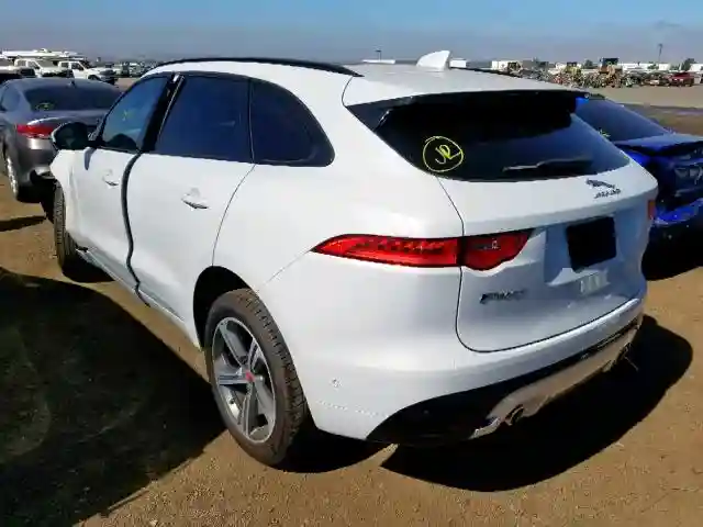 SADCM2BVXHA882245 2017 JAGUAR F-PACE S-2
