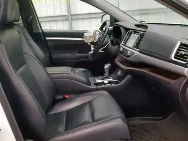 5TDJZRFH0HS510661 2017 TOYOTA HIGHLANDER SE-4
