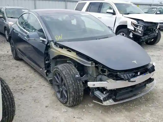 5YJ3E1EA3JF008635 2018 TESLA MODEL 3-0