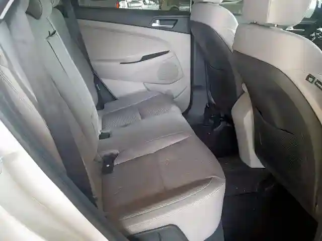 KM8J2CA48KU935257 2019 HYUNDAI TUCSON SE-5