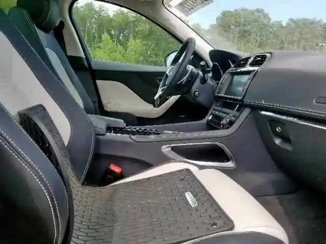 SADCL2FX1JA295789 2018 JAGUAR F-PACE R - SPORT-4