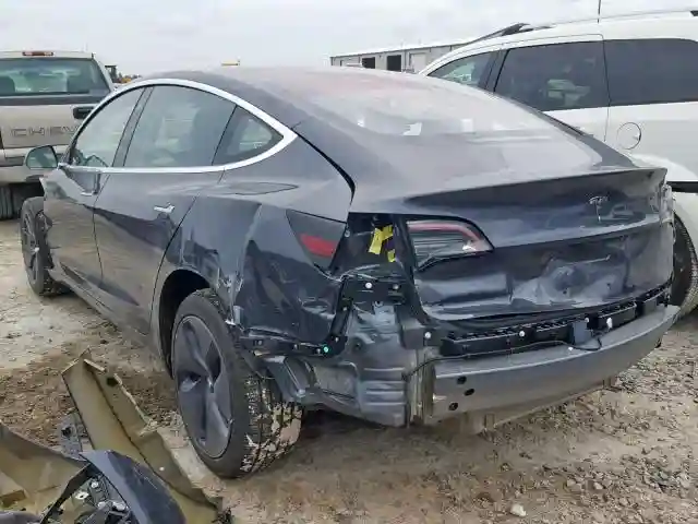 5YJ3E1EA3JF008635 2018 TESLA MODEL 3-2